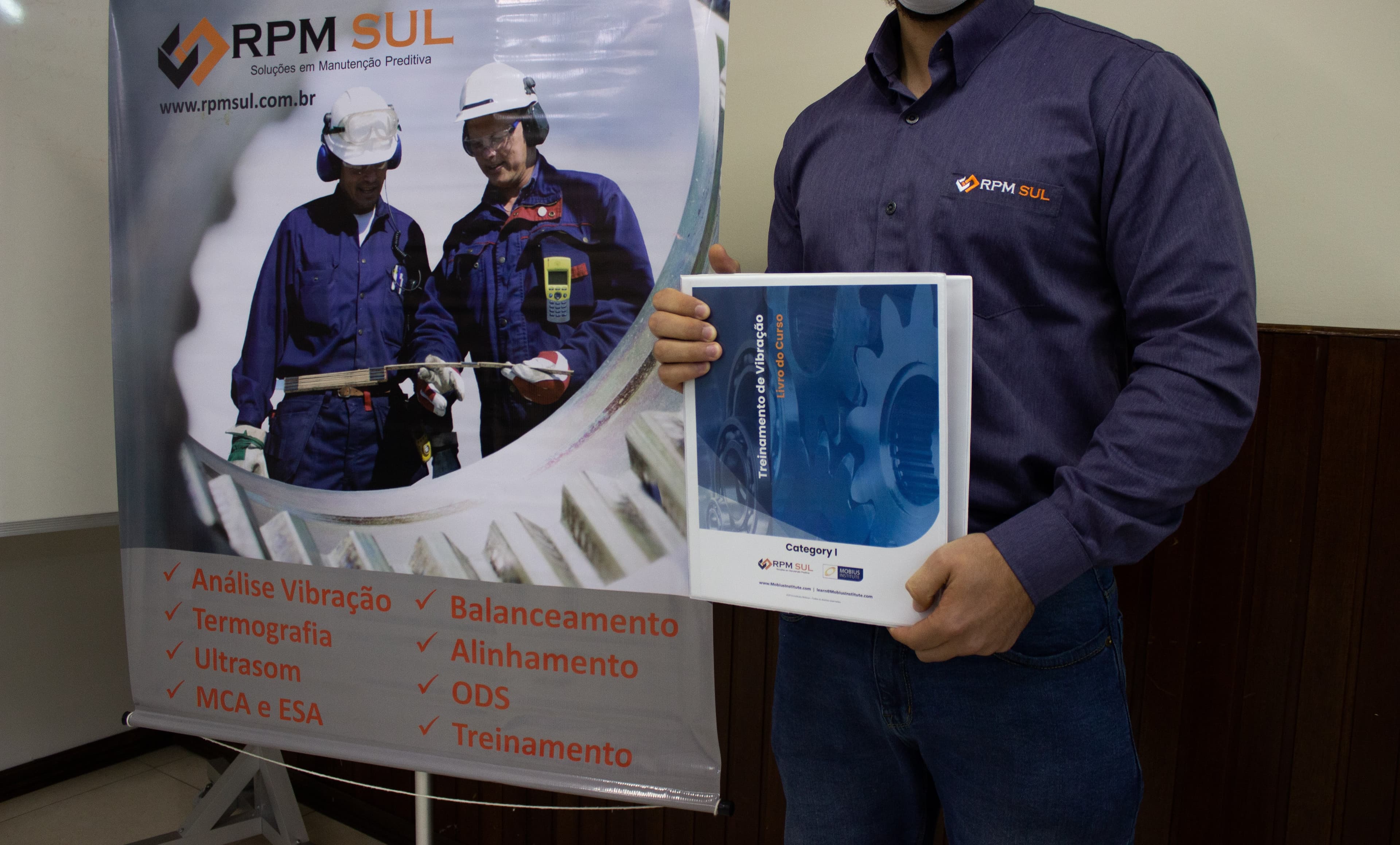 Registro de um treinamento da RPM Sul com material de análise de vibração